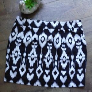 Twenty One black & white mini skirt size L